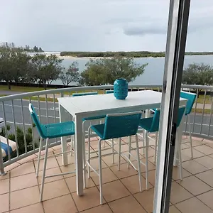 https://sandy-shores-luxury-holiday-units.queenslandhotels.net